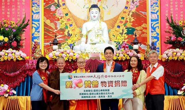 台北市長蔣萬安赴先修法會 供燈為市民祈福