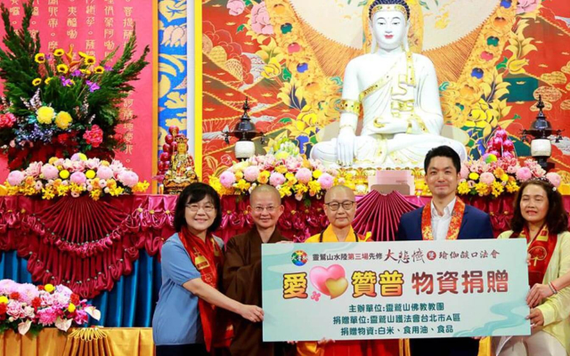 台北市長蔣萬安赴靈鷲山水陸先修法會 供燈為市民祈福
